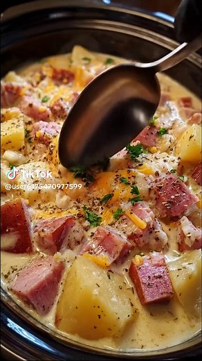 Creamy Crockpot Ham & Potatoes Ingredients: 4 cups diced cooked ham 6–8 medium potatoes, peeled and cut into 1‑inch cubes 1 medium onion, finely chopped 3 cloves garlic, minced 2 cups heavy cream (or half‑and‑half) 1 cup chicken broth ½ tsp black pepper 1 tsp dried thyme (optional) 1 cup shredded cheddar cheese 2 tbsp butter, cut into small pieces Salt, to taste Optional garnish: chopped parsley or green onions Directions: Prep the Crockpot: Grease the inside of your slow cooker with a little bu