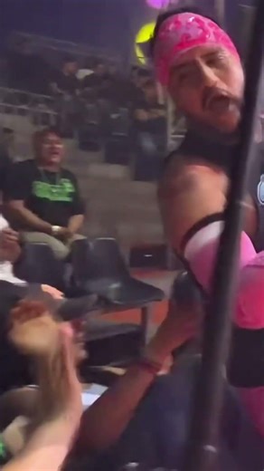 Los beneficios de pagar primera fila🤣🤭 #luchalibremexicana #upsi ##simbolo