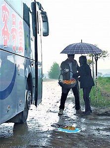 381K views · 5.7K reactions | The driver is very kind, always helping others | Wish You Luck Next Time | Facebook