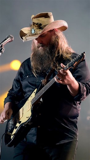 The Best Live Performances on Instagram: "Chris Stapleton has written many hits, some for himself and some for other musicians. The song you hear in this video, called ‘If It Hadn’t Been For Love’, was famously covered by Adele. Enjoy! #chrisstapleton #country #soul #tennesseewhiskey #liveperformance"