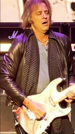 Warren DeMartini Rips Like It’s 1985🤘🔥 | RATT Live at M3 Fest 2025 🐀 #warrendemartini #guitar #ratt