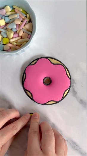 Cartoon cake design using Frost Form #cake #fyp #viral #cakedecorating #cakelovers #cakedecoration | Layered in love by Dilia