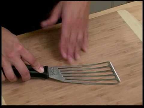 Cooking Tips : How to Use a Fish Spatula