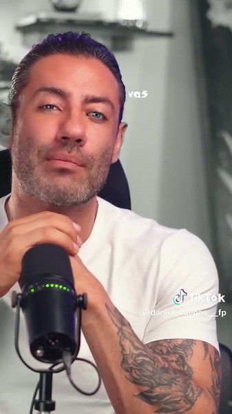 Tu esposa va primero. #Frases #motivación #personal #honestidad | tu esposa va primero