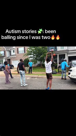 Autism stories 🧩: his favorite thing has always been basketball… ima ball fit life!!🔥🔥🔥#autism #viral #viralvideo #trending #love