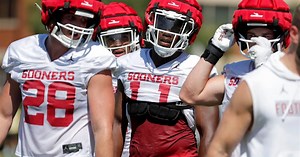 Oklahoma players react to Navy's triple-option offense