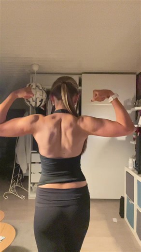 Begynner og få litt progresjon håper eg🤞🏼🤞🏼🤞🏼Ignorer kvaliteten🥰 #fordig #spam #fyp #gymgirl #outfit FAKE BODY⚠️⚠️