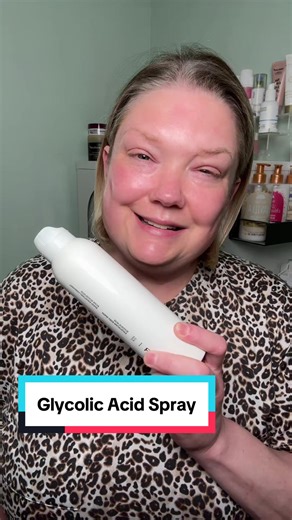 I use glycolic acid all over my body and recently discovered that @CYKLAR makes a glycolic acid spray! Game changing!! Wanted to share my find 🖤