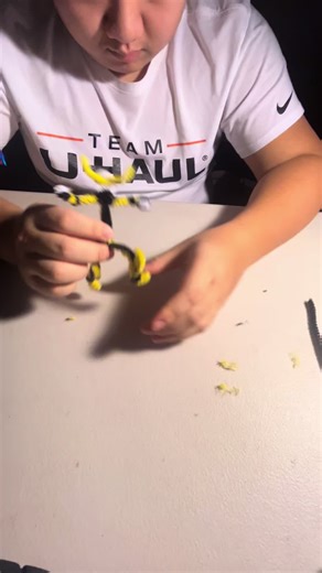 How to make a simple pipe cleaner stick figure 2 #diy #tutorial #pipecleanerart #stickfigureart #fyp