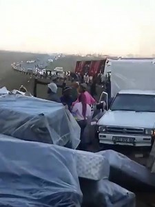 ⚠️ Eastern Cape - Mthatha (Latest): 27/05/2024 08.17 #TaxiStrike #Unrest *ALERT* stay off all roads leading to Mthatha as looting in progress due to taxi blockade. | We Are South Africans