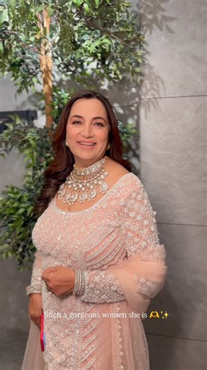 Piyush Vij on Instagram: "Radiating timeless grace and elegance 💫 Soft blush tones, intricate embroidery, and a glow that speaks pure sophistication. A look that defines beauty beyond time 💖 I always believe in enhancing the natural beauty of my clients ❤️ . . Makeup by @piyush_makeovers Hair by @sohelhairartistry Client @sachdevsssss Jewellery by @raabtabyrahul_finejewels Outfit @seemagujraldesign . . .elegant look, soft glam makeup, luxury makeup artist, delhi makeup artist, mature beauty ma