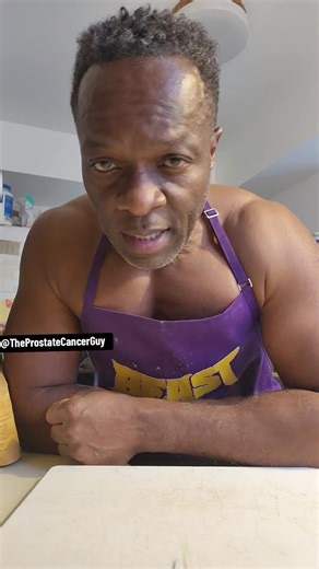 Vital wheat gluten is the isolated protein fraction of wheat, extracted by washing away starch. What remains is gliadin glutenin — proteins that form a strong, elastic network. Key facts: ~75–80% protein by weight Extremely high nitrogen retention Naturally rich in leucine (critical for muscle protein synthesis) Very low fat, zero cholesterol From a biochemical standpoint, wheat gluten is one of the densest plant protein sources available. 🏯 THE HISTORY OF SEITAN (NOT A “MEAT SUBSTITUTE”) Seita