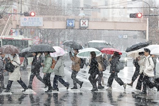Heavy snow in northern Kanto prompts traffic warnings