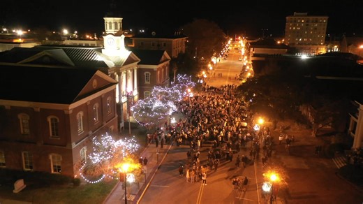 Elizabeth City looked incredible from above! Drone ICS caught the Grand Illumination from the sky, and wow — the holidays really shine in our hometown. 🎄✨ Elizabeth City Downtown, Inc Visit Elizabeth City, NC The City of Elizabeth City, NC | DRONE ICS