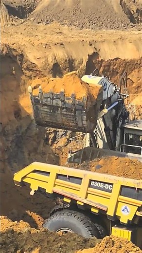 World Denjrous Shovel loading Dumper #automobile #bachoeloader #excavator #coalmining #hitachi #doze