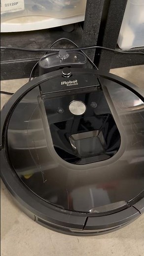 iRobot Roomba 980 Updating Its Firmware #irobot #roomba #robot #vacuum #robotvacuum #cleaning