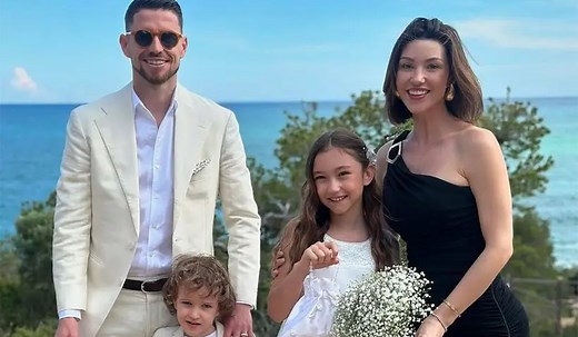 Who is Irish singer Cat Cavelli, mum to Jude Law’s daughter?