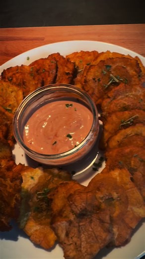 Tostones are fried plantain slices commonly found in Latin American cuisine and Caribbean cuisine. They are a popular side dish, especially in Puerto Rico, Cuba, the Dominican Republic, Colombia, Panama and Venezuela. They’re obv not perfect cause it’s my first time doing them 😭 #tostones #plantains #puertorico #recipes #cooking