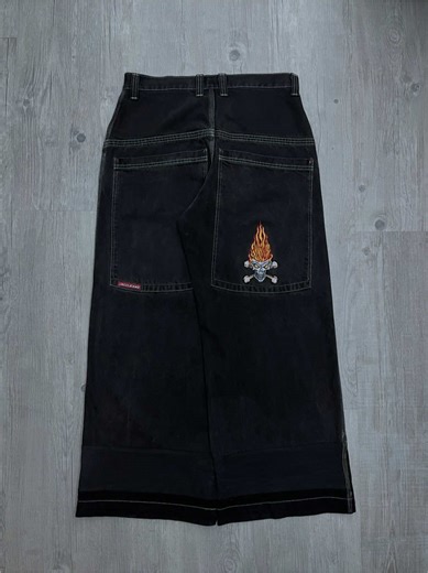 Amazing repairs on that pairs After 1 year of wear finna decent lenght ( 10cm add ) #JNCO #jncojeans #jnco #2000s #crossbones