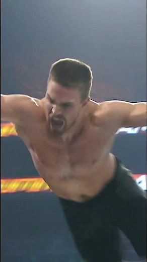 Stephen Amell takes out Stardust!