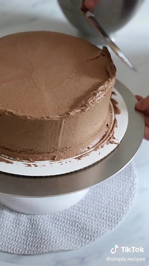 Mastering the Art of Frosting Cakes