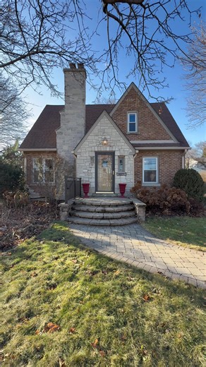 New to Market • 📍2323 N 116th St • Wauwatosa, WI 53226 3Bd • 1.5Ba • 1,522 Sq Ft • $389,900 Want more info on this home? Comment “CAPE COD” and I’ll send you the details! 📨 Want to set up a showing on this home? Or are you thinking about buying or selling a home? Send me a DM or complete my Questionnaires📝 *LINK IN BIO* FOLLOW FOR MORE HOMES🏠🫶🏾 Home filmed by: 👨🏽‍💼Charlie Walker ☎️(414)399-1153 📨Charliew@kw.com Keller Williams Realty - Milwaukee North Shore Listing Agent: Stephanie Huf