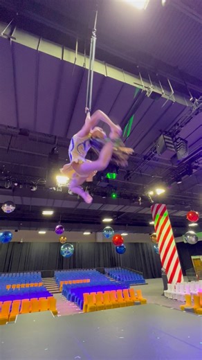 It’s beginning to look a lot like Christmas… | XL Acrobatics