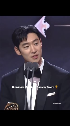 Congratulations to Lee Je Hoon for winning the Grand Prize at the 2025 SBS Drama Awards 🏆 #leejehoon #이제훈 #taxidriver3 #sbsawards2025 #koreanactor