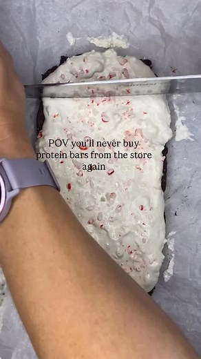 Recipe 👇 Peppermint Protein Bars Ingredients Base: • 1/2 cup cacao powder (or cocoa powder) • 2 scoops Levels protein powder (chocolate or vanilla) • 1/3 cup almond flour • 1/3 cup pure maple syrup • 2 tablespoons almond butter • 1/4 teaspoon peppermint extract • Dash of salt • Splash of vanilla extract • 1–2 tablespoons milk (add gradually until dough forms) Frosting: • 2 ounces low-fat cream cheese (softened) • 1 scoop Levels protein powder • 1 cup reduced-fat Cool Whip • 3 peppermint candies