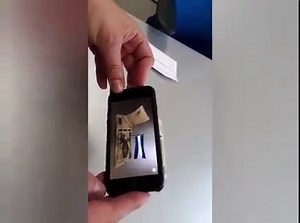 👉Lanzamiento del nuevo billete de 200 lempiras y aplicación de realidad aumentada || El Encargado de Negocios a.I. de esta Embajada, Dr. Thomas Cieslik, asistió hoy al lanzamiento del nuevo billete de 200 lempiras en el Banco Central de Honduras 🇭🇳. Alemania se enorgullece de que sea la empresa 🇩🇪 Giesecke & Devrient, de larga tradición en su área, la cual se encarga de la producción del nuevo billete de 200 lps., decorado con motivos hermosos como el ave nacional, la Guacamaya🦜, y una ilu