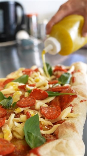 🍽️ Feeling peckish? You’re spoiled for choice at the British Grand Prix! With a huge range of global cuisines, vegan and gluten free options, there’s something for everyone. 🌍 What have you tried so far? 😋 #BritishGP #F1 | Silverstone