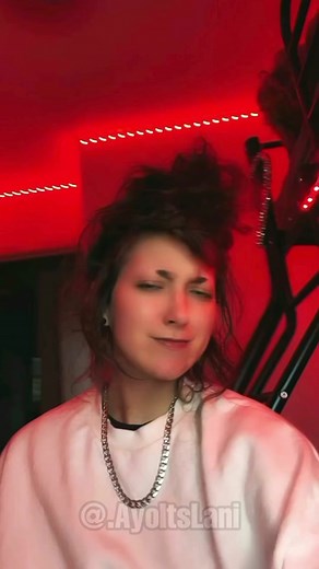 Lani Cosplays Female Gojo from Jujutsu Kaisen