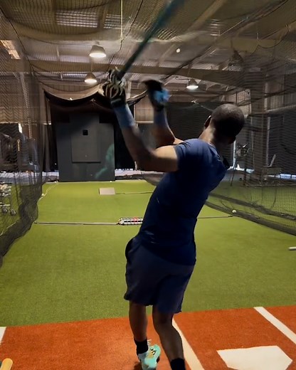 This baseball simulator allows you to practice batting against any pitcher in the world 🤯⚾️ | UNILAD Tech