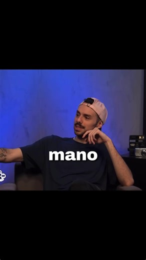 P1 O Podcast Cortina de Fumaça é um programa que aborda temas atuais, polêmicos e muitas vezes pouco discutidos com profundidade. A proposta é justamente “tirar a cortina de fumaça” — ou seja, ir além das aparências, questionar narrativas prontas e analisar assuntos sob uma perspectiva mais crítica. Os episódios costumam explorar política, sociedade, cultura, internet e acontecimentos do momento, sempre com uma linguagem acessível, mas sem abrir mão da reflexão. O foco não é apenas informar, mas