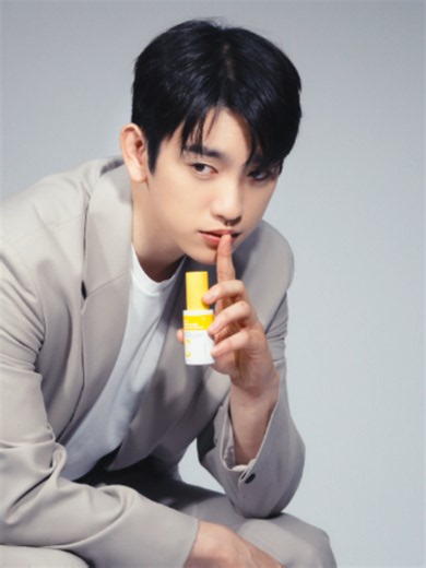 Your exclusive behind-the-scenes look at Deoproce's newest brand ambassador, Jinyoung. 🎥 From candid moments to camera-ready shots, every scene marks the beginning of a new era of Korean skincare ✨ Think you spotted something new? 👀 Drop your guesses in the comments and tell us which product you think is launching next 💙
