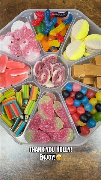 👽🪱Let’s make Holly’s Candy Platter! What are you rating it out of 10?!🪱👽 #shorts