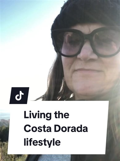 🏡🌿 Living the Costa Dorada Lifestyle 🌊☀️ Up here in the hills, looking down over the coast, it’s easy to see why the Costa Dorada is more than just a summer holiday destination. Hiking is one of the many outdoor activities you can enjoy all year-round! 🥾🚴‍♂️🏄‍♂️ And when it comes to finding a home? 🏠 Whether you’re looking for a modern beach front apartment, or a detached villa with a pool there’s something to fit all budgets. Thinking about buying in this part of Coastal Catalonia? Follo