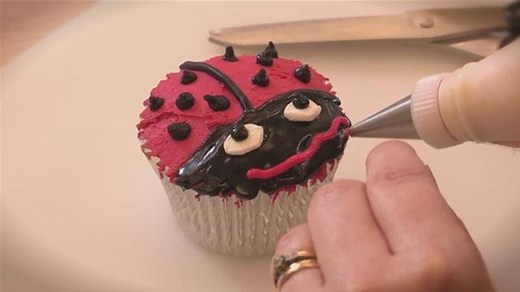 How To Make A Ladybird Cake