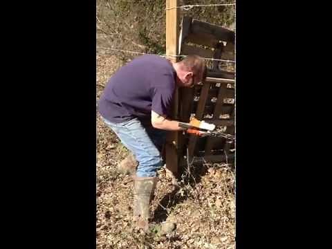 How to use a barbed wire stretcher for barbed wire fence