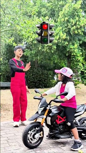 Kids Learn Traffic Lights! 🚦 Stop, Wait & Go!