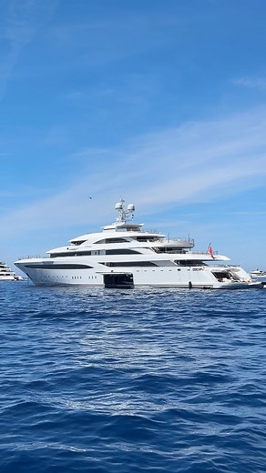 15K views · 43 reactions | I’m not sure how the yacht stayed so still floating without an anchor  #yachtlife #Yachts #megayacht #belowdeck #sarcasm | Drive 615 | Facebook