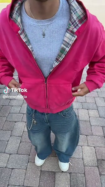 Stylish Zip Up: Elevate Your Streetwear Outfit