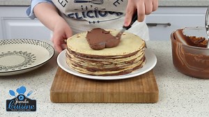 JamilaCuisine ne încântă astăzi cu un tort de clătite cu ciocolată yummylicious, perfect pentru Fabrica de Clătite