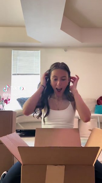 Unboxing August Tampons with New Packaging