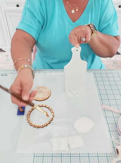 Hobby Lobby Mini Cutting Board #makersgonnamake #crafting #DIYProjects #crafts #hobbylobby | Designs by Dina