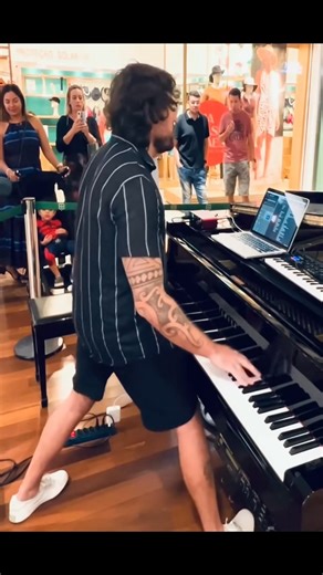 28K views · 646 reactions | Everlong - Foo Fighters - Piano Cover #music #piano #pianocover #public #everlong #foofighters #csnpiano | Gabrielerossi_piano | Facebook