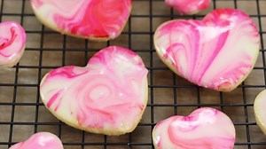 172K views · 266 reactions | Heart Cookies! Simple sugar cookies cloaked in a pretty pink marble glaze <3 Full recipe for cookies and glaze here: https://sugarspunrun.com/heart-cookies/ | Sugar Spun Run | Facebook