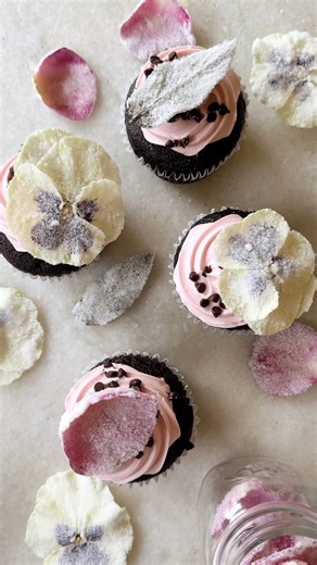 How to Make Sugared Flowers: https://sugarandcharm.com/sugared-flowers-recipe Perserve your flowerrs to use this winter! #edibleflowers #sugarflowers | Sugar and Charm