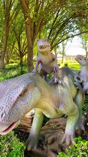 Are you brave enough to explore #Megacreatures2025 ?🦖🐉🐦‍🔥🕷️✨🙌🏼🍃 bit.ly/Mega-Creatures-2025 | Hunter Valley Gardens