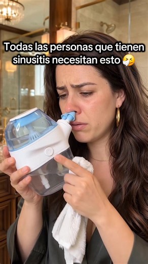 ¿Nariz tapada, ojos hinchados y no puedes respirar bien? 🤧 #CongestionNasal #NarizTapada #LavadoNasal #AlergiaRespiratoria #RespiraMejor ¿Cansado de tener la nariz tapada, estornudar constantemente y sentir esa presión en la nariz? 🤧 La congestión nasal puede hacer que hasta dormir sea incómodo. Un buen lavado nasal ayuda a eliminar mucosidad, limpiar las fosas nasales y aliviar la sensación de nariz obstruida. 💧 Descubre una forma práctica de realizar tu limpieza nasal desde casa y disfruta 